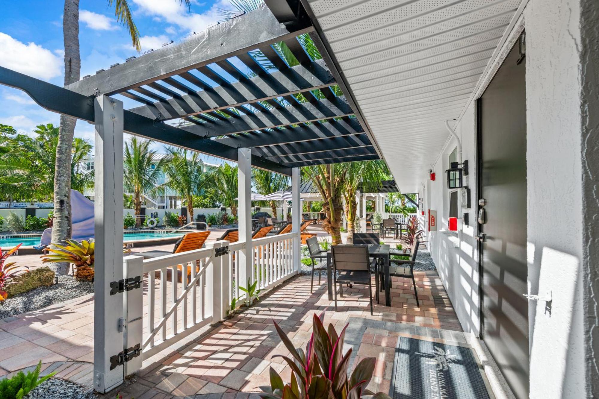 Tropic Isle At Anna Maria Island Inn Bradenton Beach Exterior foto